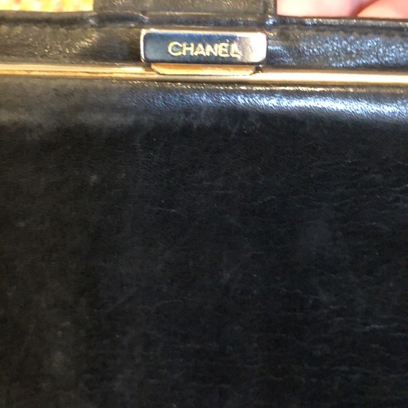 Authentic CHANEL Caviar Skin CC Logo Long Black Bifold Kisslock Wallet - Picture 9 of 15